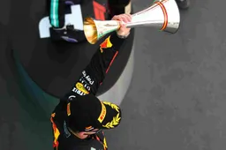 Lammers juicht 'fantastische' boordradio's Verstappen toe: "Relatie kan dat aan"
