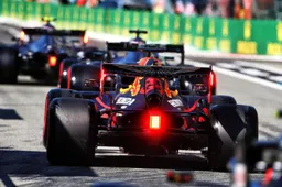 Video: Verstappen and Bottas fall far back after the start of the Italian GP