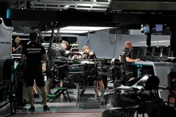 Mercedes continuará desenvolvendo o W14 até o fim de 2023