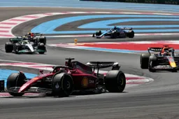 Leclerc moet voorbeeld nemen aan Verstappen: 'Hem gebeurt dit niet'