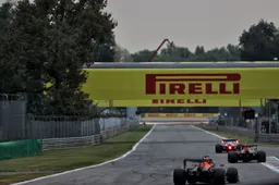 Samenvatting vrijdag: Verstappen op P3 voor sprintrace en meerdere straffen