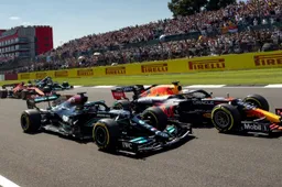 Ex-driver on incident: "Hamilton gave Verstappen everything he had"