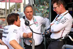 Hamilton insoddisfatto a Baku: Wolff non cambia la sua posizione