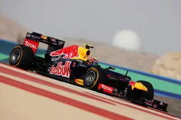 Gillend donuts draaien in de RB8 op het Goodwood Festival of Speed!