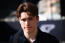Browning, piloto junior de Williams y aspirante al título de F3, se queda en F2