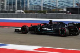 Raakt Hamilton zijn pole kwijt? Mercedes-rijder moet naar de stewards!