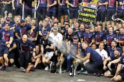 Niet Albon, maar deze Red Bull-medewerker schreeuwde tegen Max in Abu Dhabi