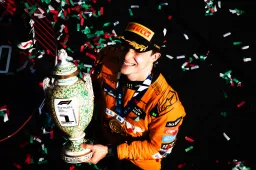 Piastri responds after fan told him he would win