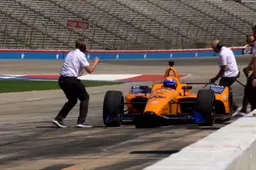 Alonso rijdt eerste meters in nieuwe IndyCar en legt uit wat er anders is