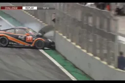 Video: Zo moet je NIET de eerste bocht nemen op Interlagos!