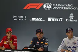 Vettel, Verstappen en Kvyat lachen over Marko: "Die telefoontjes om zeven uur..."