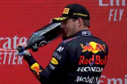 Verstappen over suggestie Hamilton: "Maar heb je onze vleugel gezien?"