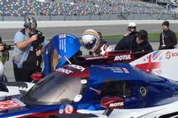 In beeld: Alonso traint voor 24 uur van Daytona