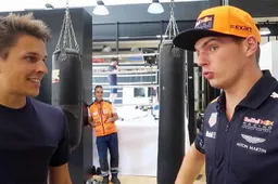 Video: Vlogger neemt het op tegen Verstappen in de simulator