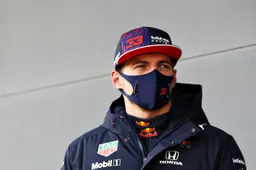 Verstappen toont vol trots zijn nieuwe spullen