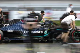 Special moment in Bahrain: Mercedes driver changes only three tyres