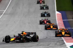 Verstappen, furioso tras conocer el veredicto de los comisarios: 'Por supuesto... ridículo'