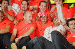 Dreigbrieven na titel voor Hamilton: 'Daarin stond dat ik dood moest'