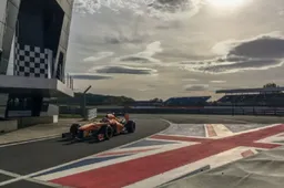 Dan Ticktum neemt voor het eerst plaats in een Formule 1-bolide