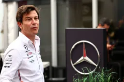 'Mercedes completamente sorprendida por Hamilton: Wolff no estuvo presente en la reunión'