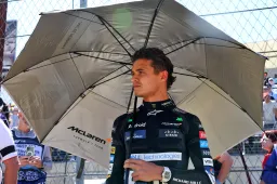 Windsor over belachelijke actie McLaren: 'Dan had Max straf kunnen krijgen'