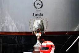 Fans pay their respects at Niki Lauda's funeral