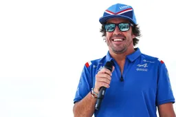Alonso zet Alpine-teambaas voor schut na suggestie dat hij op vakantie is