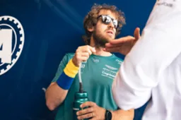 Vettel is goudeerlijk: 'Nu zit je in deze puinhoop'