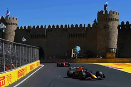Hakkinen: "Verstappen heeft de overwinning volgens mij aan Perez te danken"