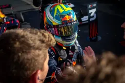 Lindblad, junior Red Bull, vince il Gran Premio di casa in F3