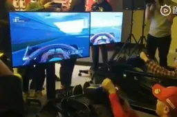 Sebastian Vettel maakt er een potje van op simulator in China
