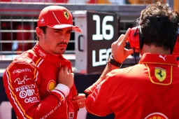 Leclerc rincorre Sainz: "Sta a me reagire".
