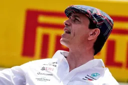 Respectvolle werkwijze Toto Wolff volgens Hamilton niet vanzelfsprekend