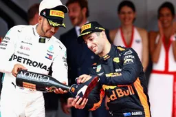 Lewis Hamilton: "Daniel Ricciardo moet alle opties open hebben staan"