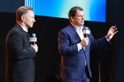 Ford expect a lot of pressure as Red Bull's partners: 'We have to win'