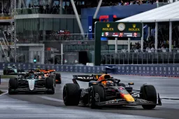 Verstappen aproveita falhas de adversários e vence no Canadá