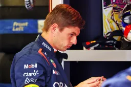 Villeneuve sees strange situation for Verstappen: 'Not even fighting hard'