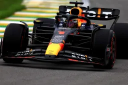 Norris troeft Verstappen af en pakt verrassende sprint-pole in Brazilië