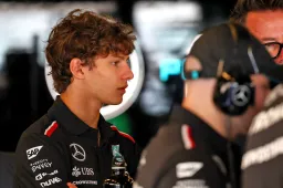 Marko sieht Mercedes großes Risiko eingehen: 'Genau wie bei Verstappen'.