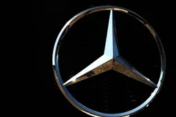 'Late motorwissel' voor Vettel toont zwakke plek van Mercedes in 2021