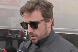 Alonso sloeg een gat in de muur na uitvalbeurt Singapore