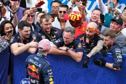Horner over 'buitenaardse' Verstappen: 'Eer om met hem te werken'