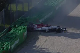 Rode vlaggen in kwalificatie Italië: Kimi Raikkonen knalt in de muur op Monza!