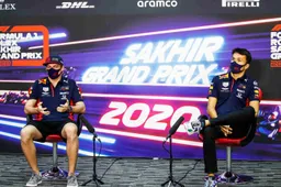 Verstappen: "Heeft Russell je al een topless selfie gestuurd in Mercedes-overall?"