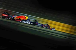 Verstappen deelt speldenprikje uit aan Ferrari en Mercedes met snelste tijd