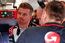 Costly damage for Haas in FP3: Hulkenberg smashes front wing