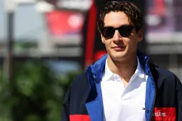 Russell: "Verstappen não se tornou um grande piloto de repente"