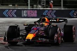 Verstappen fala sobre o choque com Russell: "Não foi de propósito"