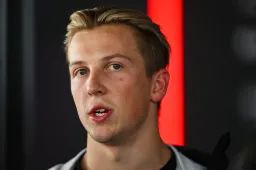 Lawson explains why he gave Perez the middle finger during Mexican GP