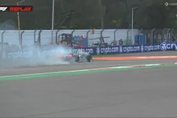 Alonso veroorzaakt gele vlag met mega-moment in VT2 Mexico